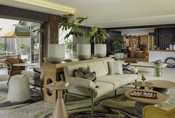 The Ambassador Hotel of Waikiki, Tapestry Collection by Hilton