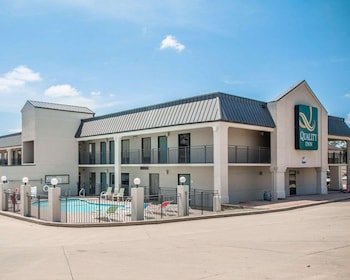Quality Inn US65 & E Battlefield Rd Springfield