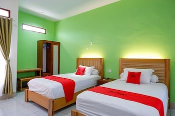 Tatura Village by RedDoorz