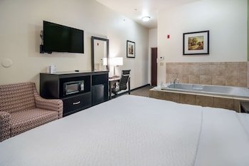 Clarion Inn & Suites Weatherford