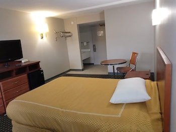 Peachtree Inn & Suites Atlanta Northeast