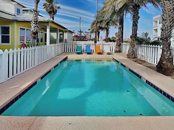 Beach Club Clubhouse 3
