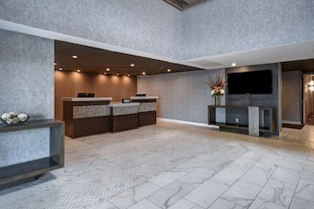 DoubleTree by Hilton St. Louis Airport