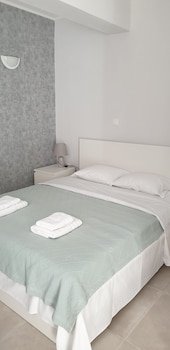 AVR Airport Deluxe Suites 6