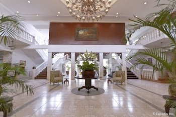 Montebello Villa Hotel