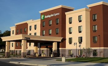 Holiday Inn Express & Suites Omaha South - Ralston Arena