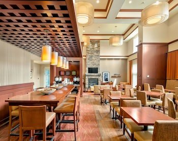 Hampton Inn & Suites