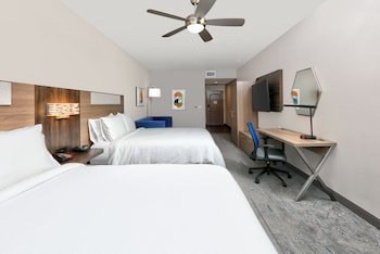Holiday Inn Express Hotel & Suites North Dallas At Preston