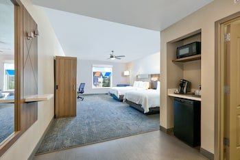 Holiday Inn Express Hotel & Suites North Dallas At Preston