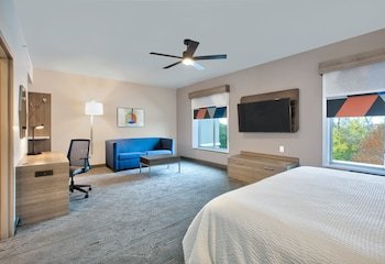Holiday Inn Express Hotel & Suites North Dallas At Preston