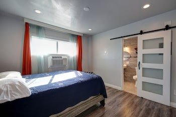 Tradewinds Airport Hotel