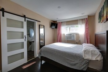 Tradewinds Airport Hotel