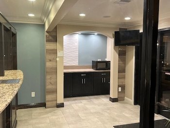 Walnut Inn & Suites