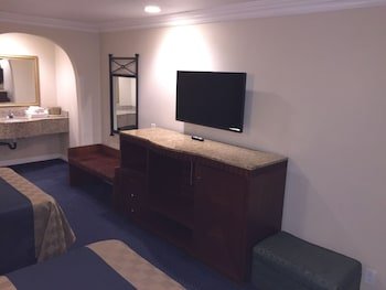 Walnut Inn & Suites