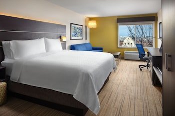 Holiday Inn Express & Suites Belmont