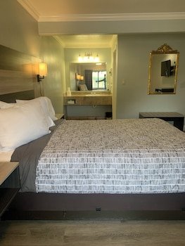 Monterey Oceanside Inn