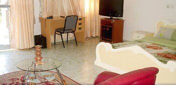 Hilary Hotel