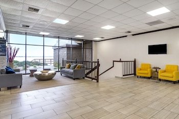 Best Western Plus Lake Front Hotel