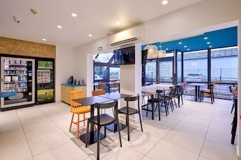Hotel Kyriad Direct Moulins Sud