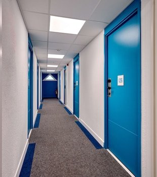 Hotel Kyriad Direct Moulins Sud