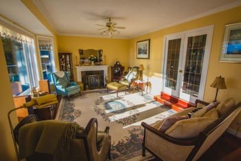 Rae Leigh Heights B & B