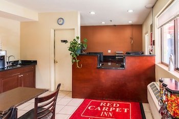 Red Carpet Inn Norwalk