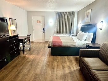 Red Carpet Inn Norwalk