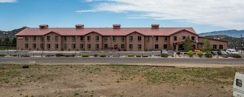 Silverland Inn & Suite