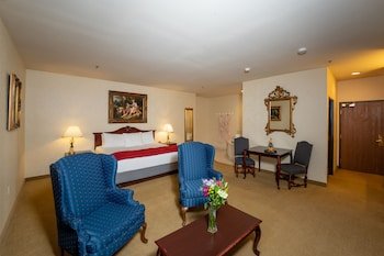 Silverland Inn & Suite