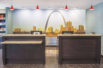 La Quinta Inn & Suites by Wyndham O'Fallon, IL - St. Louis