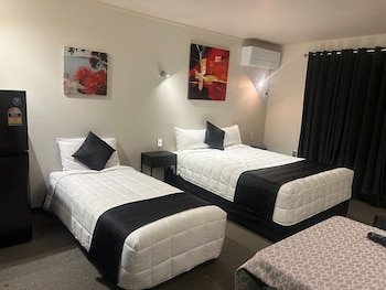 The Aquarius Motor Inn
