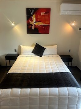 The Aquarius Motor Inn
