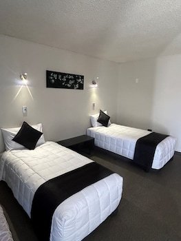 The Aquarius Motor Inn