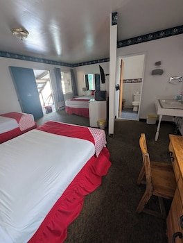 Silver Spur Motel