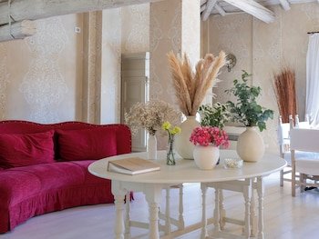 Elizabeth Country House