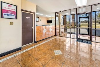 Econo Lodge Inn & Suites