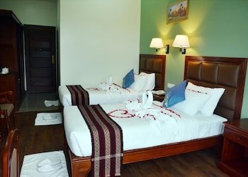 Nwe Waddy Hotel