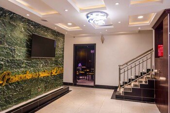 Pasadena Suites