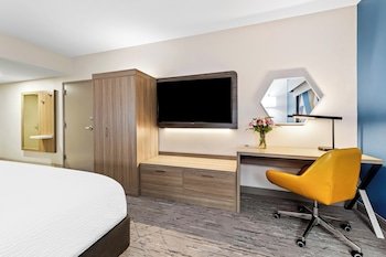 Holiday Inn Express & Suites Dillsboro - Western Carolina