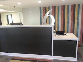 Motel 6 Burnsville, MN