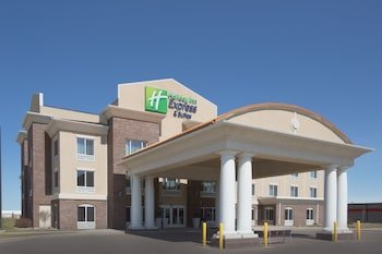 Holiday Inn Express Hotel & Suites Minot South
