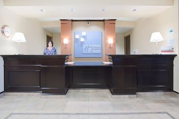 Holiday Inn Express Hotel & Suites Minot South