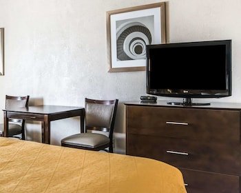 Quality Inn & Suites University - Airport