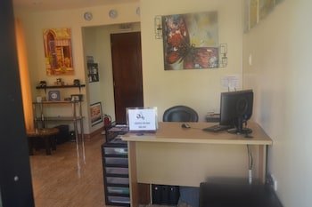 Manora Apartments & Guest House