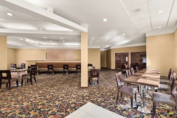 Radisson Hotel Cleveland Airport West