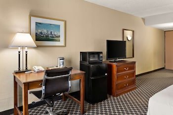 Radisson Hotel Cleveland Airport West