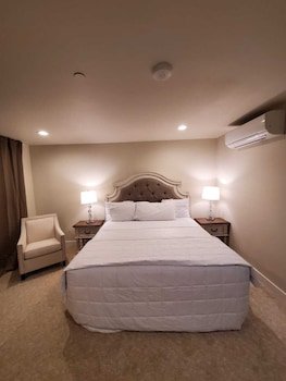 Lakeview Hotel