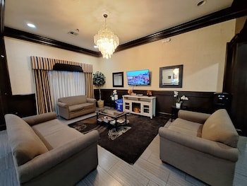 Trident Inn & Suites