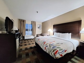 Trident Inn & Suites