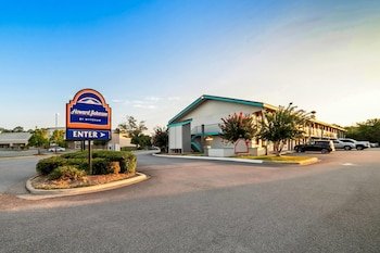 Howard Johnson by Wyndham Columbus Fort Benning